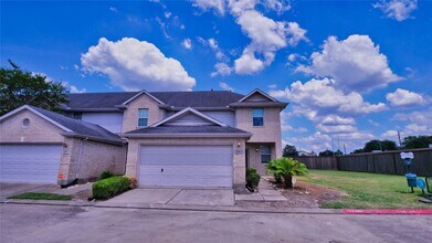 2931 Meadowglen Cove in Houston, TX - Building Photo - Building Photo