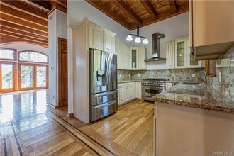 48 Lakewood Dr in Congers, NY - Building Photo - Building Photo