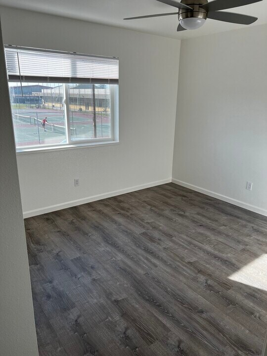 315 Gilbert Ave in Oakdale, CA - Foto de edificio