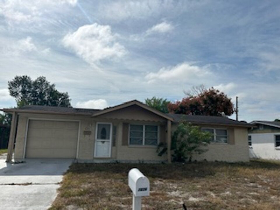 7826 Coventry Dr in Port Richey, FL - Building Photo