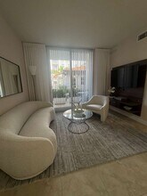 8246 NW 48th St, Unit C2 in Doral, FL - Building Photo - Building Photo