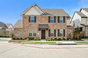 1105 Fallgate Dr in Saginaw, TX - Building Photo