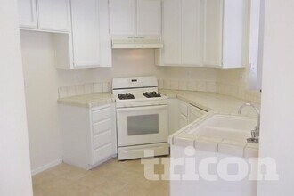 1085 Quail Valley Run in Oakley, CA - Foto de edificio - Building Photo