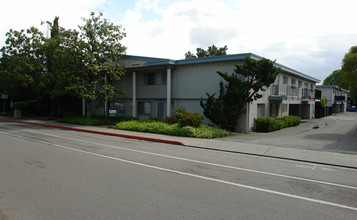 Riviera Townhouse Apartments in Sunnyvale, CA - Building Photo - Building Photo