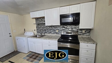 18 Inglewood Ter, Unit 18 in Methuen, MA - Building Photo - Building Photo