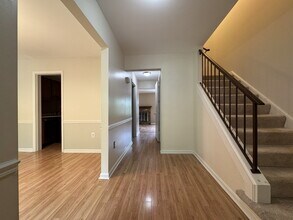 306 Cherry Ct in Herndon, VA - Foto de edificio - Building Photo