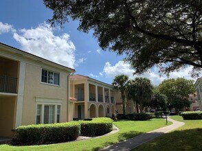 2565 Centergate Dr in Miramar, FL - Building Photo - Building Photo