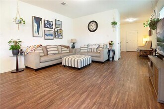 336 Flower Smith Ln in Jarrell, TX - Building Photo - Building Photo