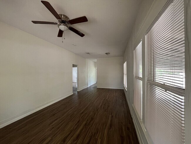 1004 Illinois St in Robstown, TX - Building Photo - Building Photo