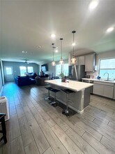 7722 Skiron Ln in Mont Belvieu, TX - Foto de edificio - Building Photo