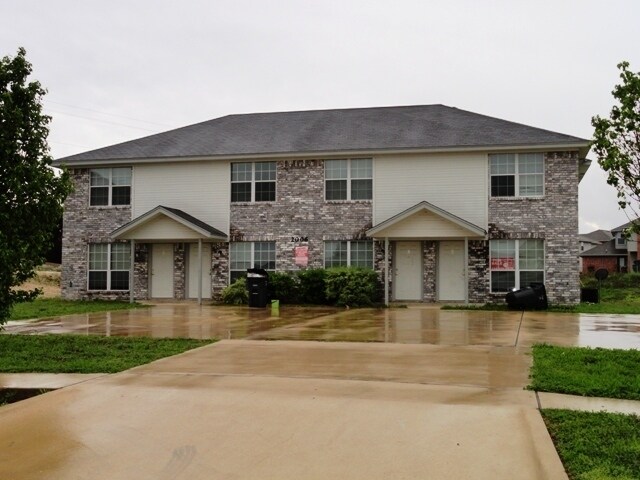 2006 Monte Carlo Ln in Killeen, TX - Building Photo