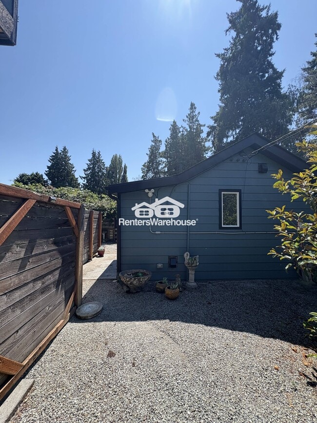 1053 S Southern St in Seattle, WA - Building Photo - Building Photo