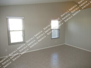 7244 W Via Del Sol Dr in Glendale, AZ - Foto de edificio - Building Photo