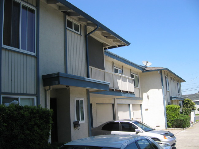 2108 Aldengate Way in Hayward, CA - Building Photo - Building Photo