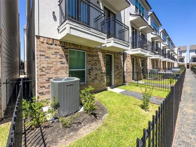 property at 1276 N Post Oak Rd