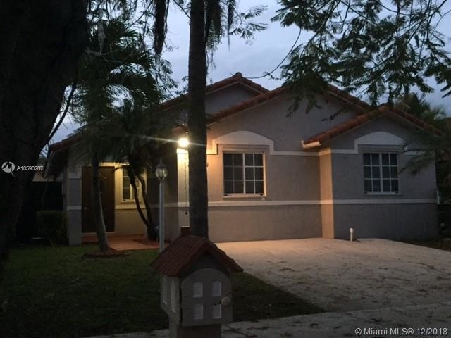 17766 SW 145th Ave in Miami, FL - Foto de edificio