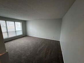 1321 E Gretna St in Springfield, MO - Building Photo - Building Photo