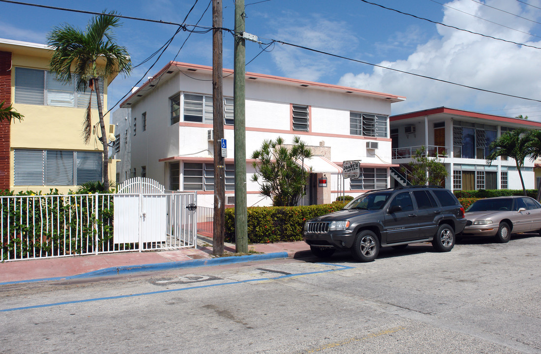 6950 Bryon Ave in Miami Beach, FL - Building Photo