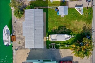 280 Airport Dr S in Summerland Key, FL - Building Photo - Building Photo