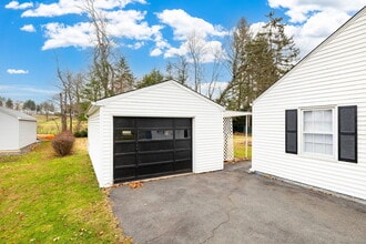 92 Indian Hill Rd in Newington, CT - Building Photo - Building Photo