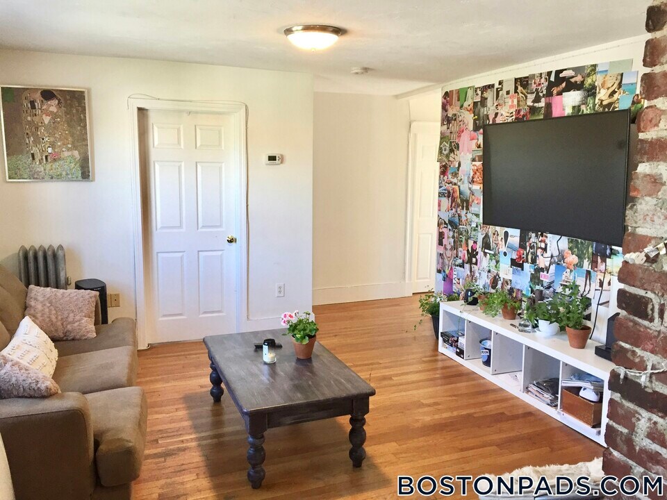 185 Hillside St in Boston, MA - Building Photo