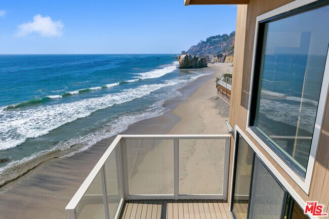 32060 Pacific Coast Hwy in Malibu, CA - Building Photo - Building Photo