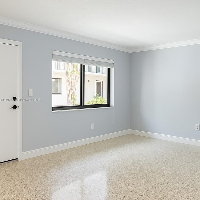 3242 Mary St in Miami, FL - Building Photo - Building Photo