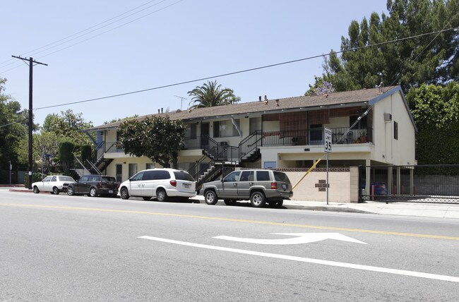 4745 Colfax Ave in North Hollywood, CA - Foto de edificio - Building Photo