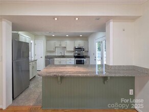 7106 Spring Creek Ln in Charlotte, NC - Building Photo - Building Photo