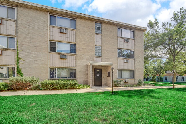 7019 N Ridge Blvd in Chicago, IL - Building Photo - Building Photo