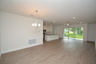 102 Brittany Ln in Palm Coast, FL - Building Photo - Building Photo