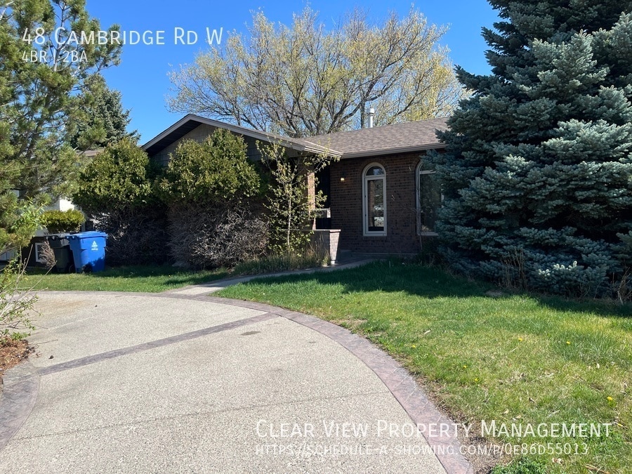 48 Cambridge Rd W in Lethbridge, AB - Building Photo