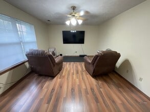 1005 W Edgewood St in Springfield, MO - Building Photo - Building Photo