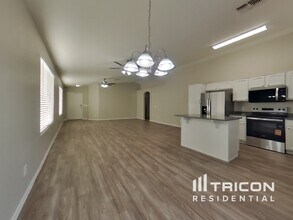 8832 W Manzanita Dr in Peoria, AZ - Building Photo - Building Photo