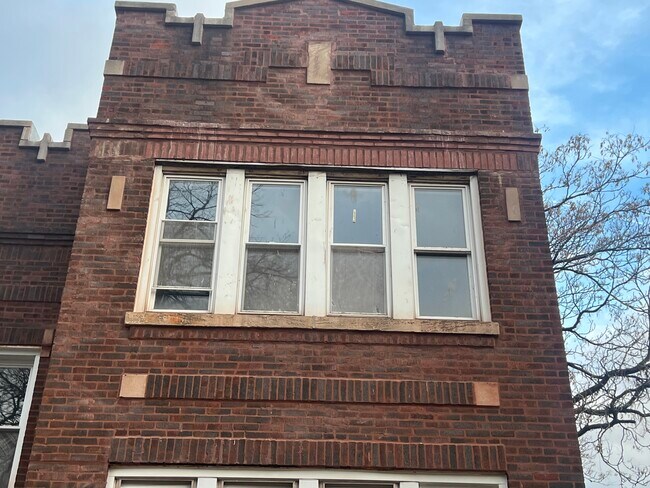 9037 S Bishop St, Unit 1 in Chicago, IL - Building Photo - Building Photo