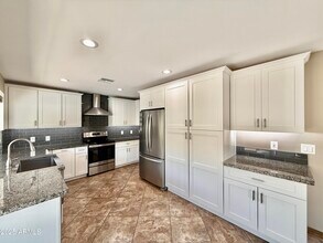 535 W Sweetwater Ave in Phoenix, AZ - Building Photo - Building Photo