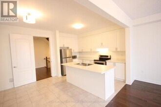 74 Beechborough Cres in East Gwillimbury, ON - Building Photo - Building Photo