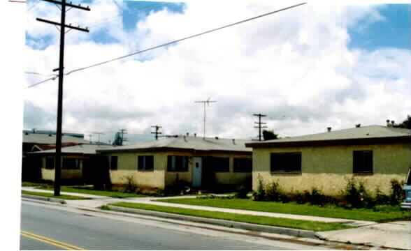 525 N Poplar Ave in Montebello, CA - Foto de edificio