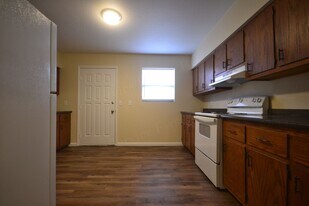 906 S Pike Ave in Bolivar, MO - Building Photo