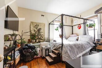 104 Dustin St, Unit 1 in Boston, MA - Foto de edificio - Building Photo