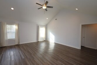 2527 Naples Ln in Valdosta, GA - Building Photo - Building Photo