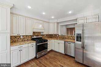 10520 Pine Haven Terrace in Rockville, MD - Building Photo - Building Photo