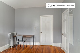 Private bedroom in 3 bed/1.5 bath Home in Boston, MA - Building Photo - Building Photo