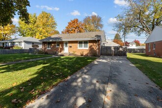 810 E Pershing St, Unit SI ID1296542P in Appleton, WI - Building Photo - Building Photo