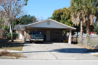 701 N New Hampshire Ave in Tavares, FL - Foto de edificio - Building Photo