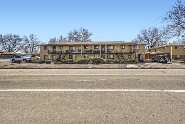 7300-7338 W 20th Ave in Lakewood, CO - Foto de edificio - Primary Photo