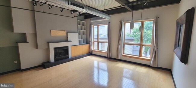 75 Maple St-Unit -202 in Conshohocken, PA - Building Photo - Building Photo