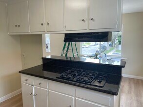 2912 Peppertree Ln, Unit D in Costa Mesa, CA - Building Photo - Building Photo