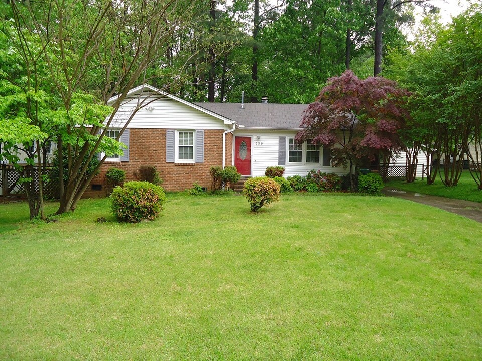 309 Holtz Ln in Cary, NC - Building Photo