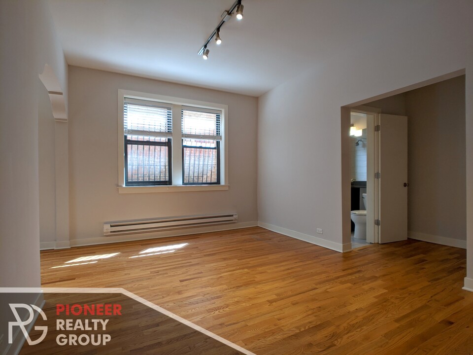 2423 N Kedzie Blvd, Unit #2420-B05 in Chicago, IL - Building Photo